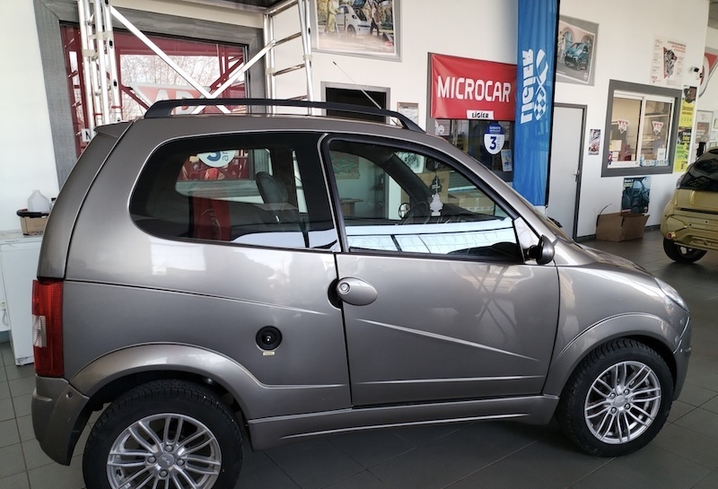 Ligier XTOO R grise vue cote passager