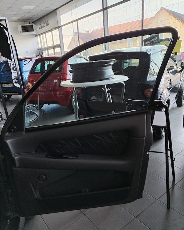 Ligier XTOO R grise vue porte intérieur cote passager